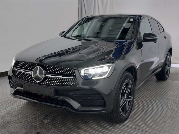 Skats no kreisās puses priekšā