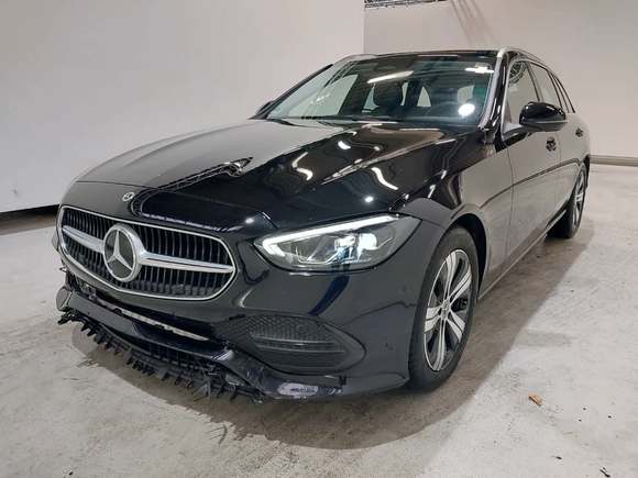 Skats no kreisās puses priekšā