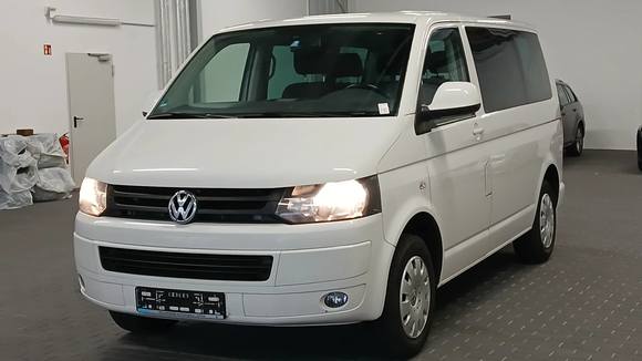 Skats no kreisās puses priekšā