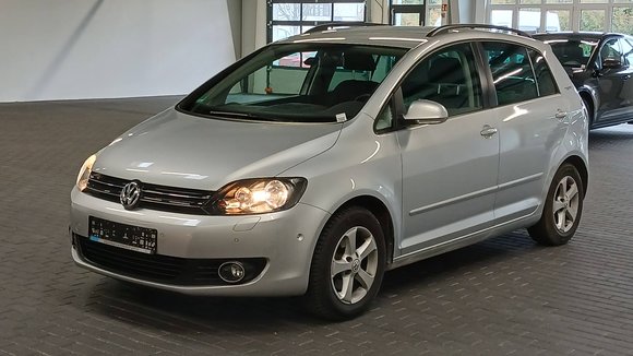 Skats no kreisās puses priekšā