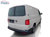 Skats no labās puses aizmugurē