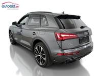 Skats no kreisās puses aizmugurē