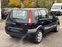 Изглед отзад отдясно