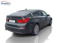 Pogled od pozadi desno