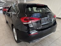 Skats no kreisās puses aizmugurē