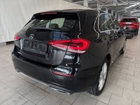 Skats no labās puses aizmugurē