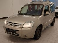 Skats no kreisās puses priekšā