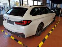 Skats no labās puses aizmugurē