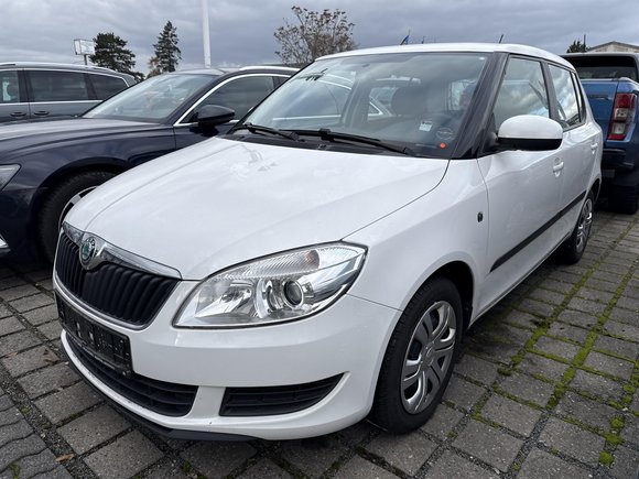 Skats no kreisās puses priekšā