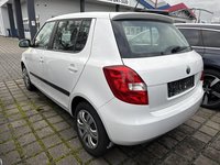 Skats no kreisās puses aizmugurē