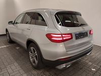 Vaade tagant vasakult