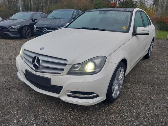 Вид спереди слева