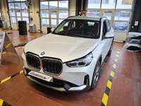 Skats no kreisās puses priekšā