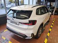 Skats no labās puses aizmugurē