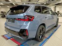 Skats no labās puses aizmugurē