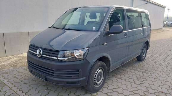 Skats no kreisās puses priekšā