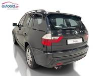 Vue de l’arrière gauche