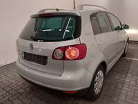 Pogled od pozadi desno