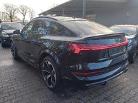 Vaade tagant vasakult