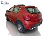 Skats no kreisās puses aizmugurē