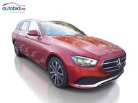 Skats no labās puses priekšā