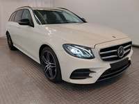 Skats no labās puses priekšā