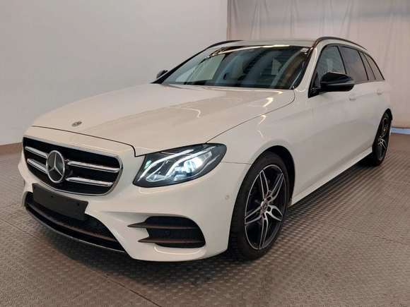 Skats no kreisās puses priekšā