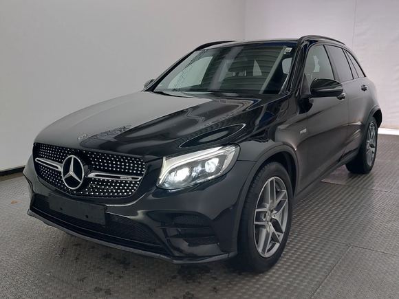 Skats no kreisās puses priekšā