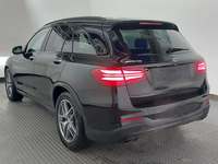 Skats no kreisās puses aizmugurē