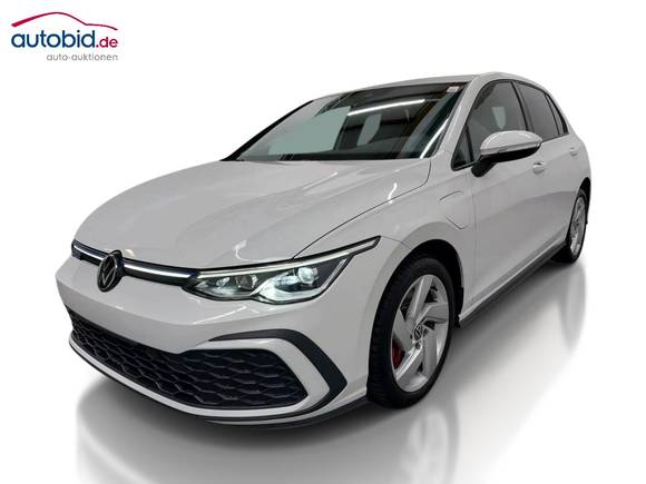 Skats no kreisās puses priekšā