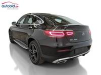 Skats no kreisās puses aizmugurē