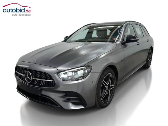 Skats no kreisās puses priekšā