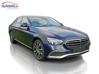 Skats no labās puses priekšā