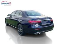 Skats no kreisās puses aizmugurē