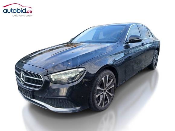 Skats no kreisās puses priekšā