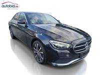 Skats no labās puses priekšā