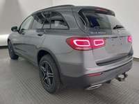 Skats no kreisās puses aizmugurē