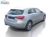 Skats no labās puses aizmugurē