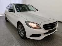 Skats no labās puses priekšā