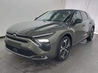 Skats no kreisās puses priekšā