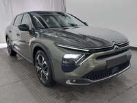 Skats no labās puses priekšā