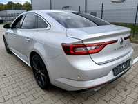 Vaade tagant vasakult