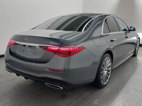 Skats no labās puses aizmugurē