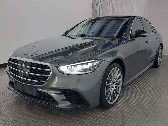 Skats no kreisās puses priekšā