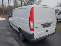 Skats no kreisās puses aizmugurē