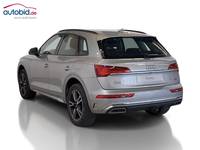 Skats no kreisās puses aizmugurē