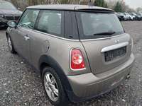 Вид сзади слева