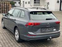 Vaade tagant vasakult