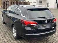 Vaade tagant vasakult