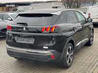 Skats no labās puses aizmugurē